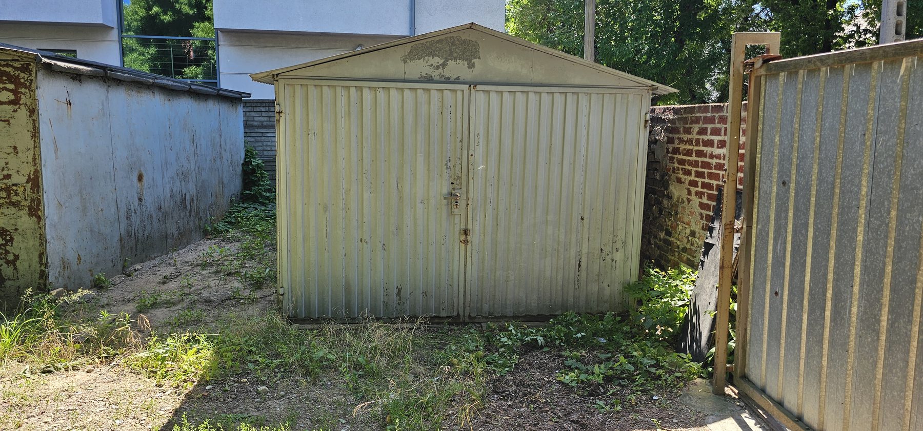 Garaż nr 1 - zamknięty